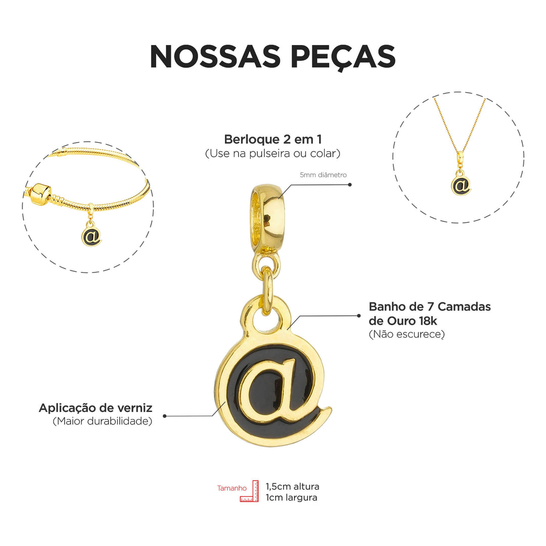 Berloque Arroba Internet dourado — ângulo lateral semijoia Work Semijoias