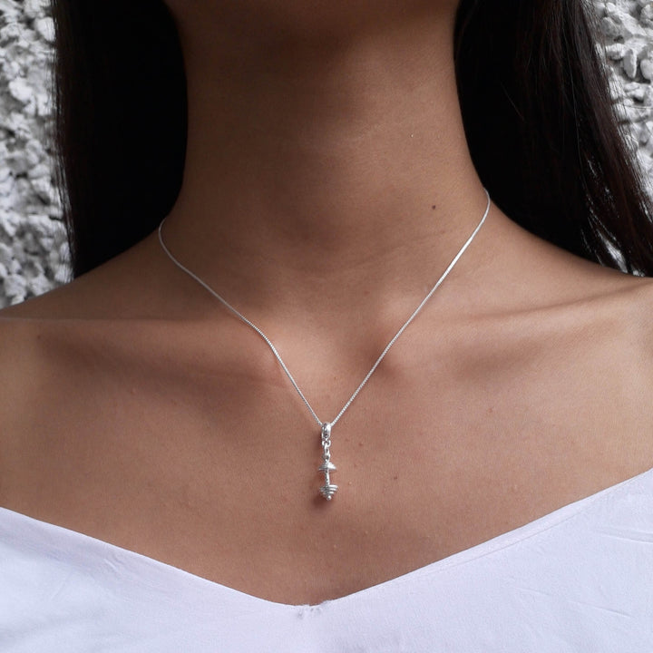 Colar Pingente Supino de Academia Banhado a Prata 925