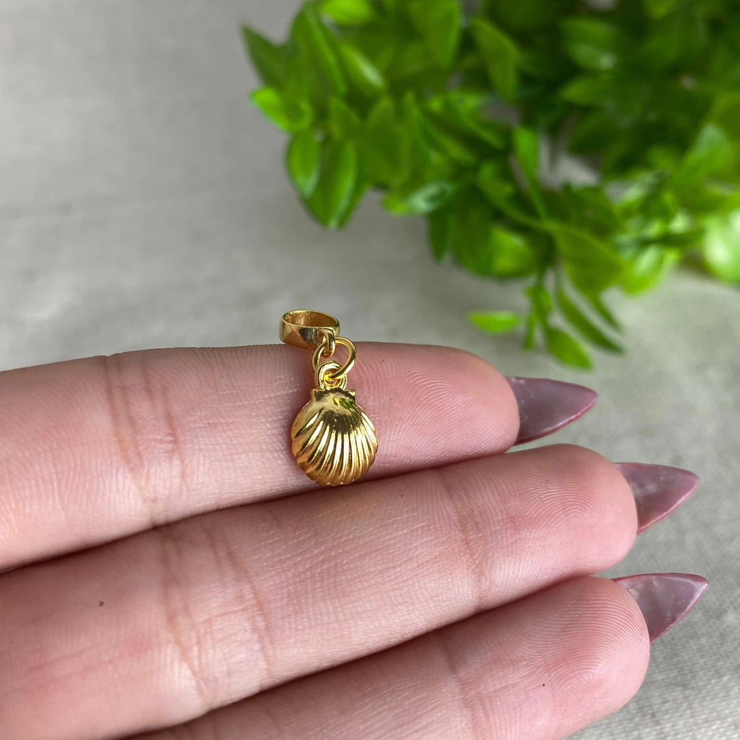 Berloque Concha do Mar Ouro 18k — detalhe da peça dourada