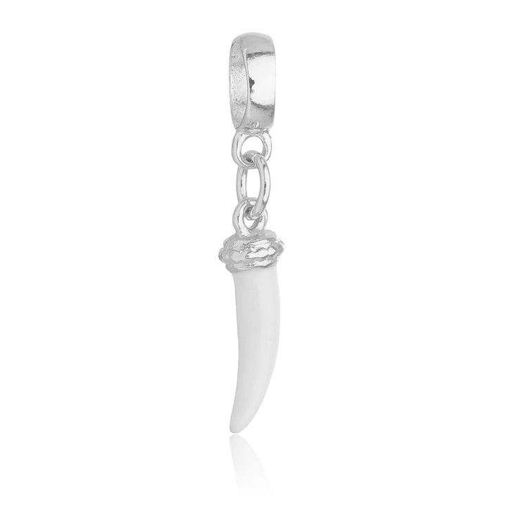 Berloque Dente de Sabre prateado semijoia Work Semijoias