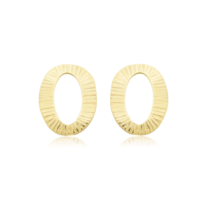 Brinco Oval Texturizado dourado semijoia Work Semijoias