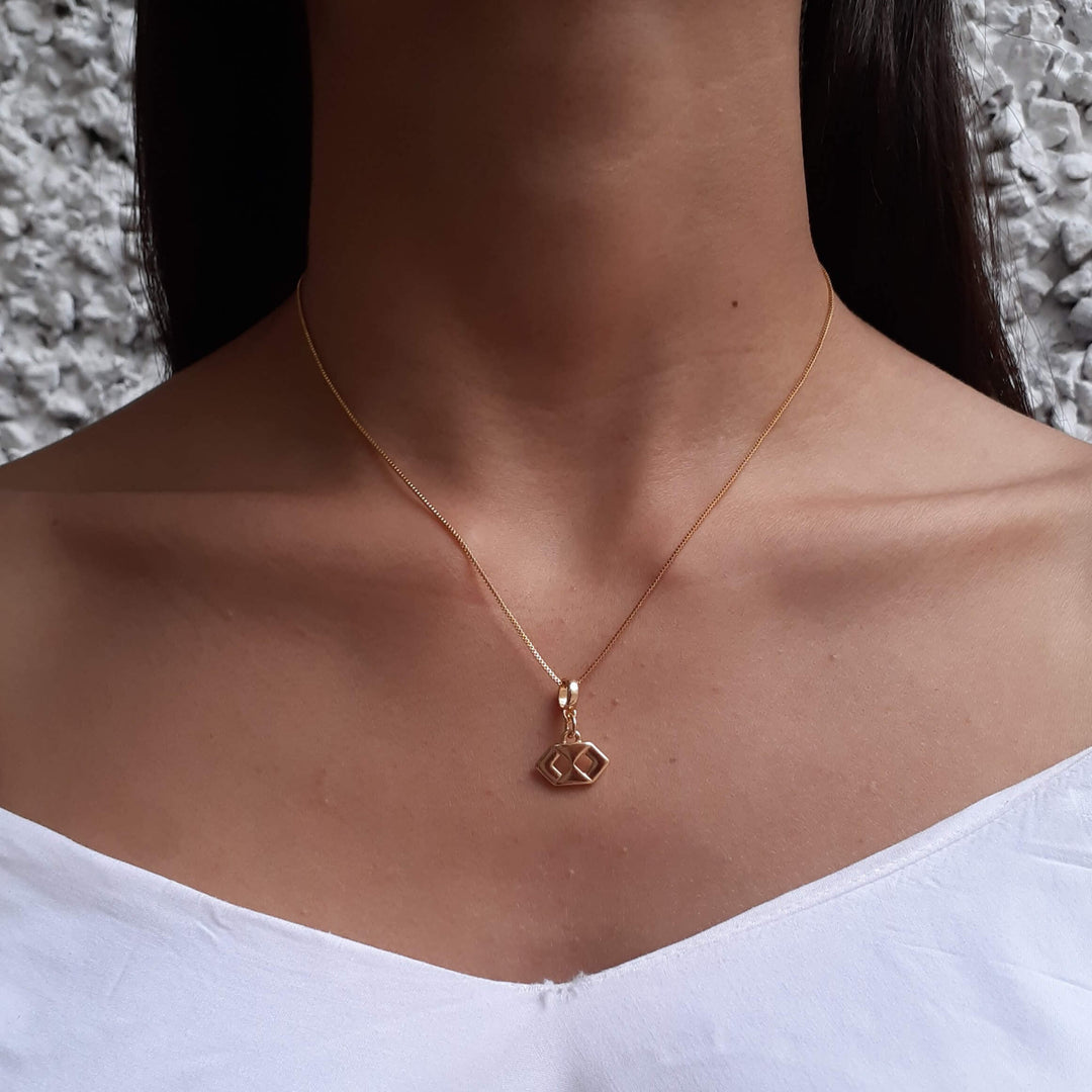 Colar Pingente Administração Banhado a Ouro 18k