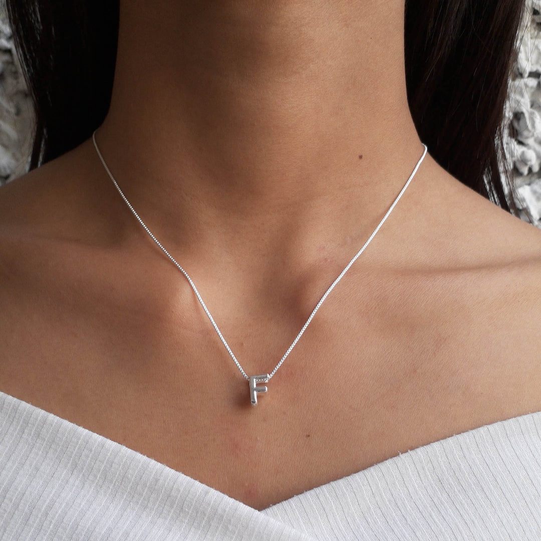 Colar Pingente Letra F Banhado a Prata 925