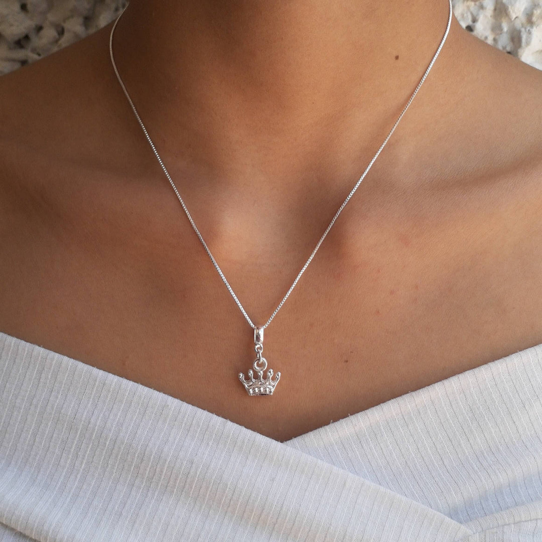 Colar Pingente Coroa Banhado a Prata 925