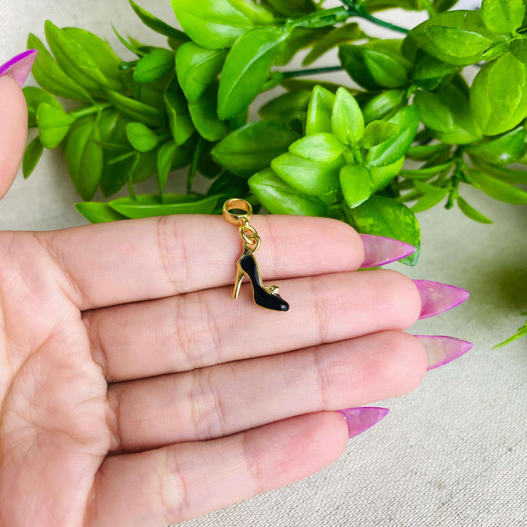 Berloque Sapato de Mulher dourado — detalhe da peça Work Semijoias