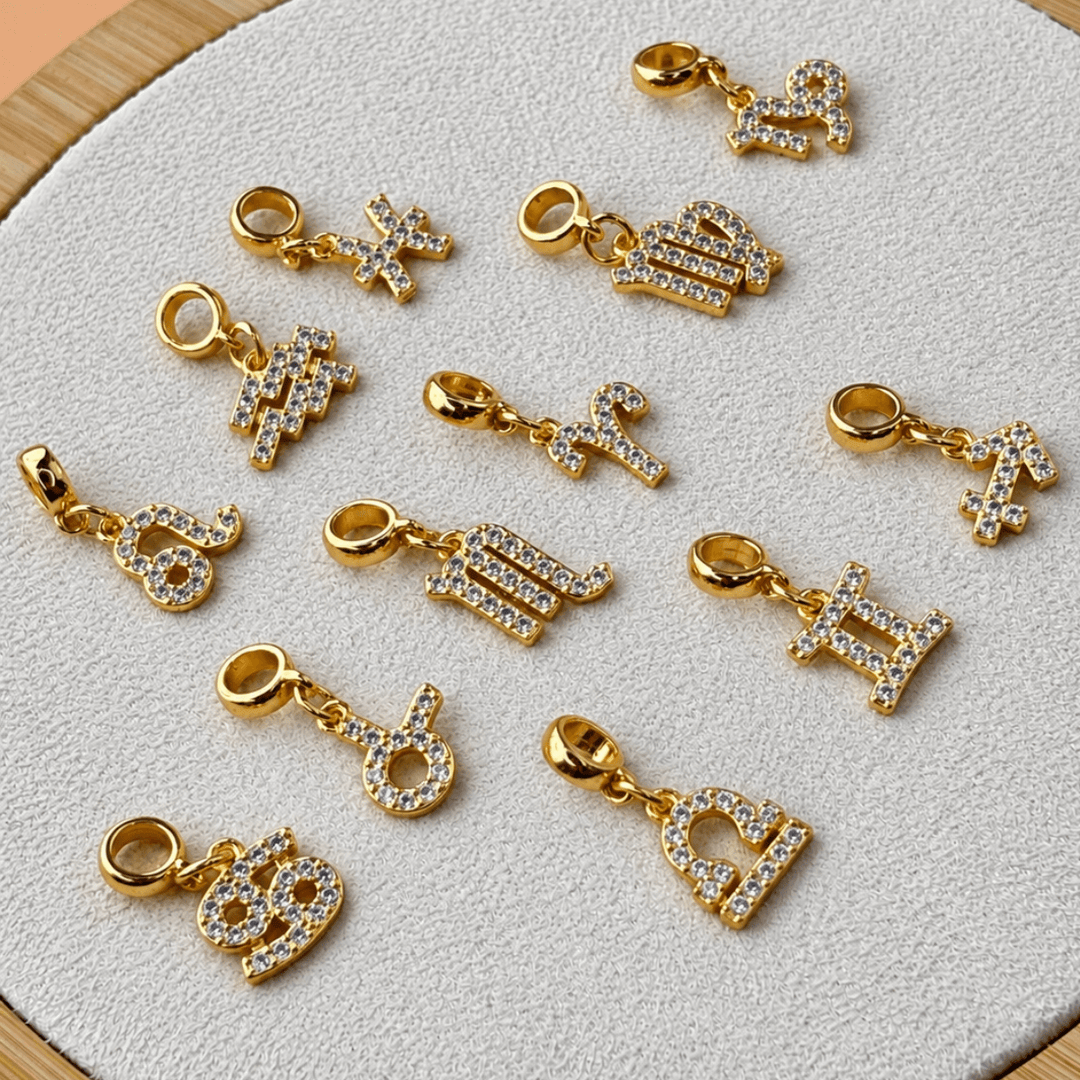 Berloques Signos Cravejados Banhado a Ouro 18k