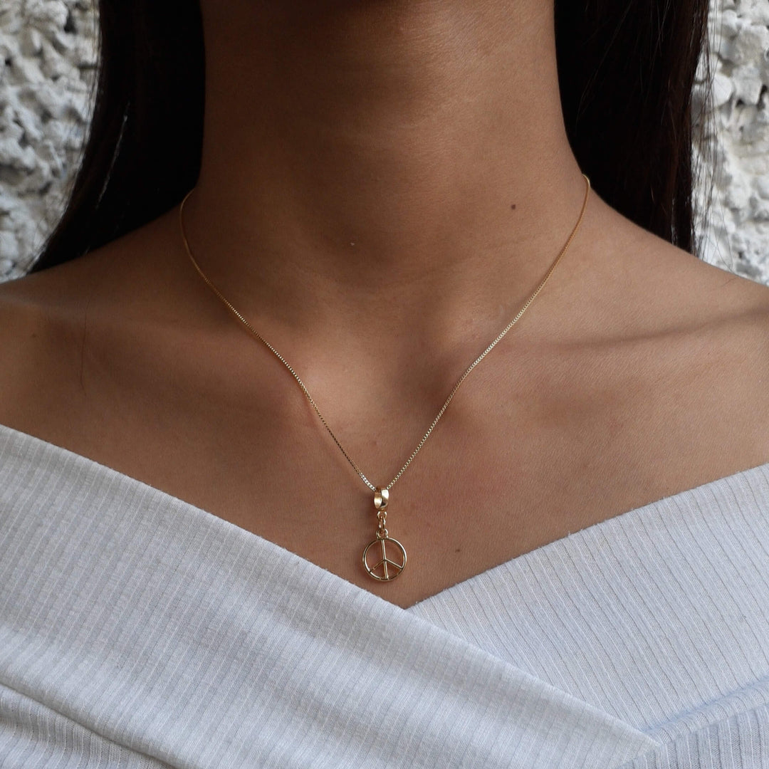 Colar Pingente Paz Banhado a Ouro 18k