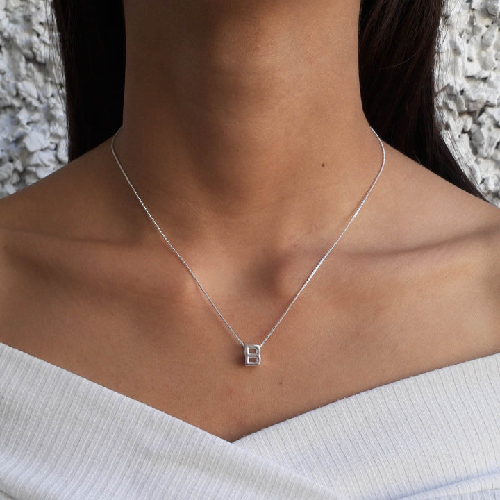 Colar Pingente Letra B Banhado a Prata 925