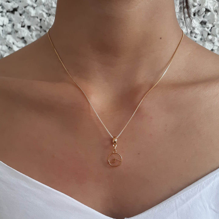 Colar Pingente Onda Mar Banhado a Ouro 18k
