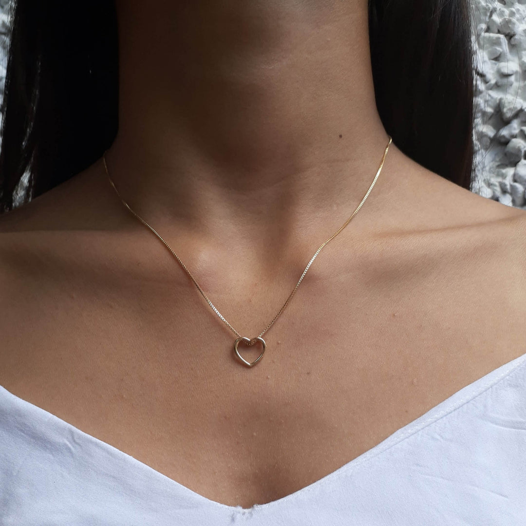 Colar Pingente Coração Vazado Banhado a Ouro 18k