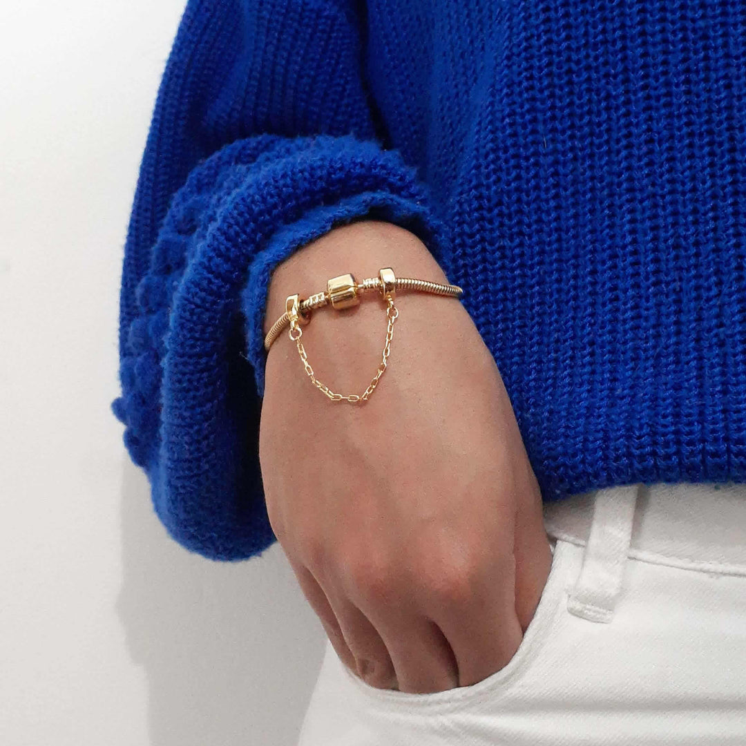 Pulseira Com Trava Ouro 18k — detalhe da trava de segurança dourada