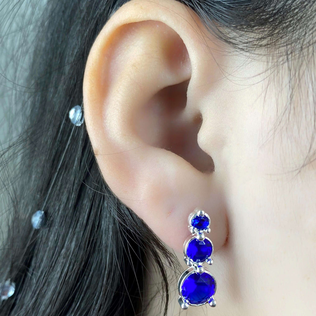 Brinco Azul Pedras Royal Prata 925 — detalhe das pedras azul royal