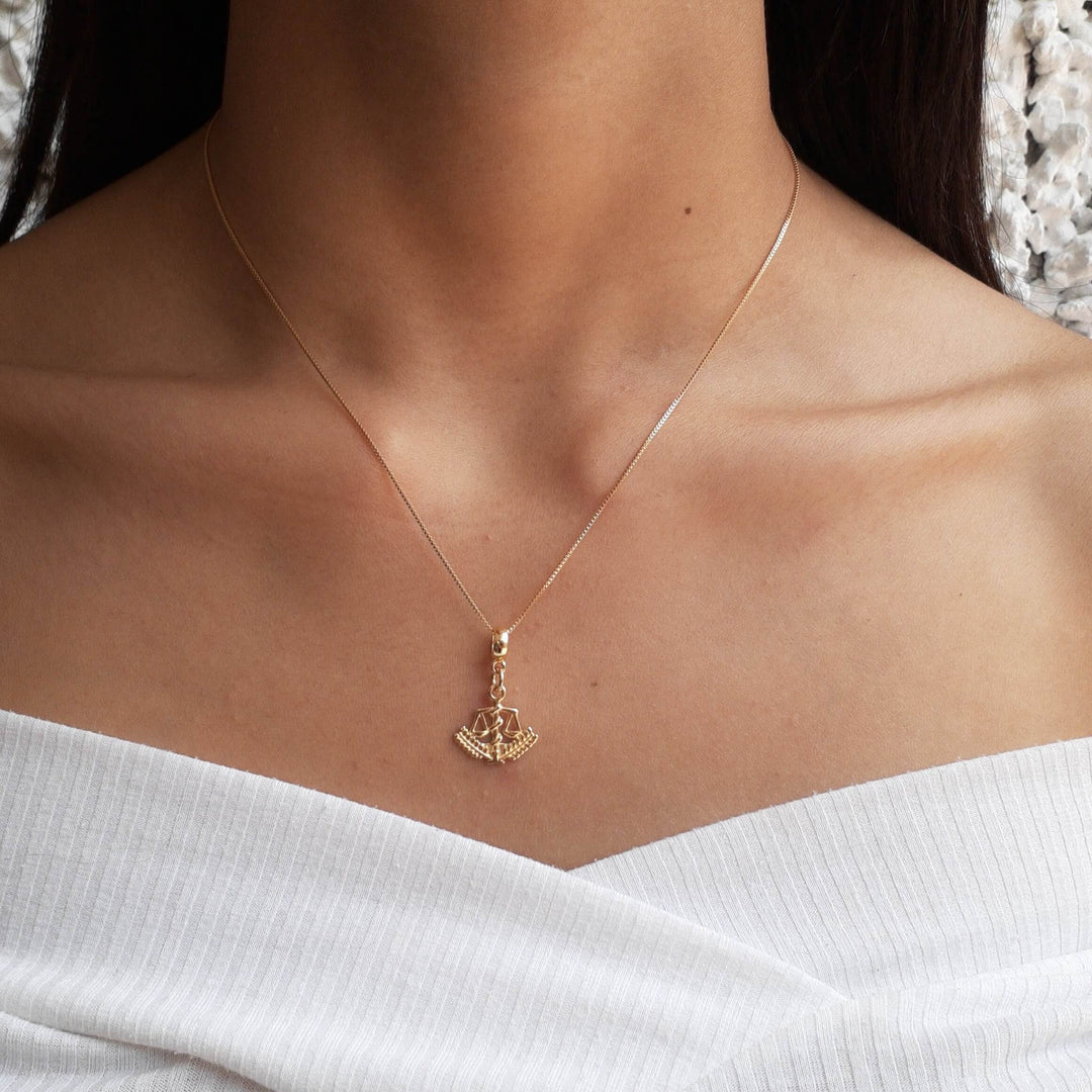 Colar Pingente Símbolo da Nutrição Banhado a Ouro 18k
