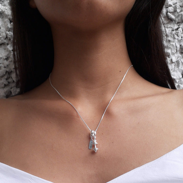 Colar Pingente Supino de Academia Banhado a Prata 925