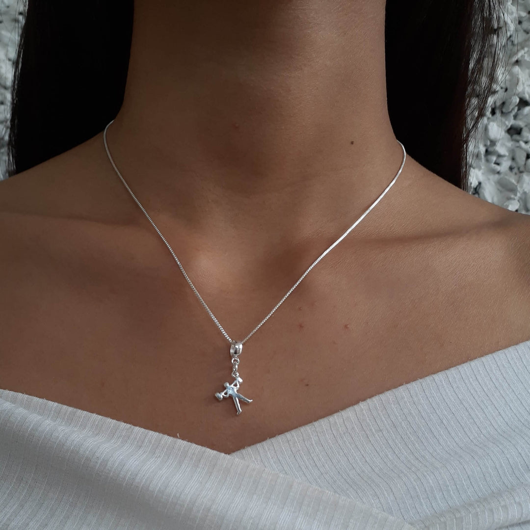 Colar Pingente Mulher Academia Banhado a Prata 925