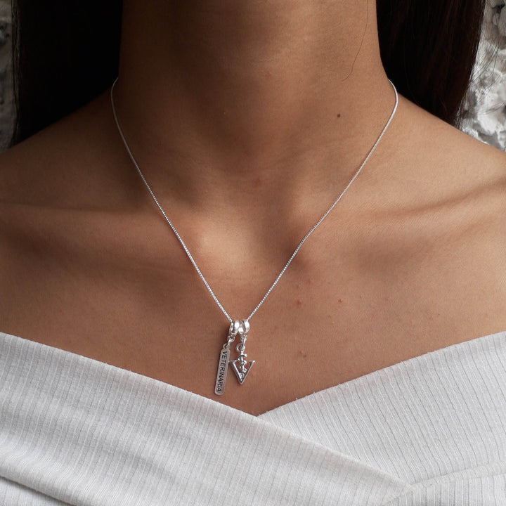 Colar Pingente Profissão Veterinária Banhado a Prata 925