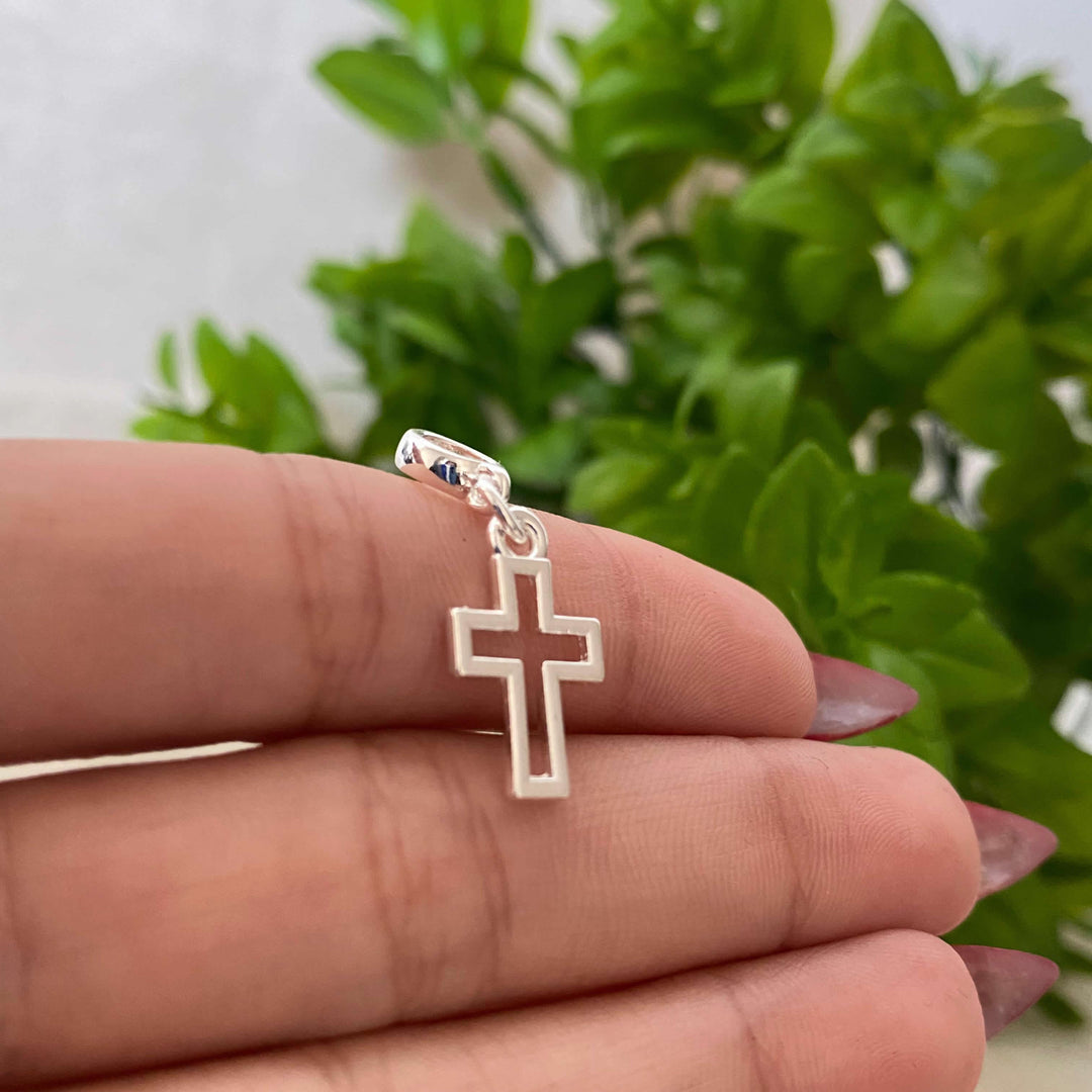 Colar Pingente Cruz Vazada Banhado a Prata 925