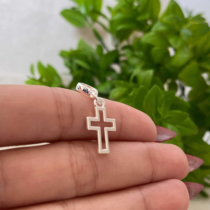 Colar Pingente Cruz Vazada Banhado a Prata 925