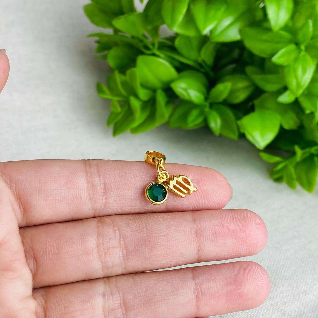 Berloque Signo Virgem dourado — detalhe da peça Work Semijoias