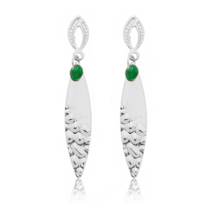 Brinco Gota Comprida Texturizada com Zircônia Verde prateado semijoia Work Semijoias