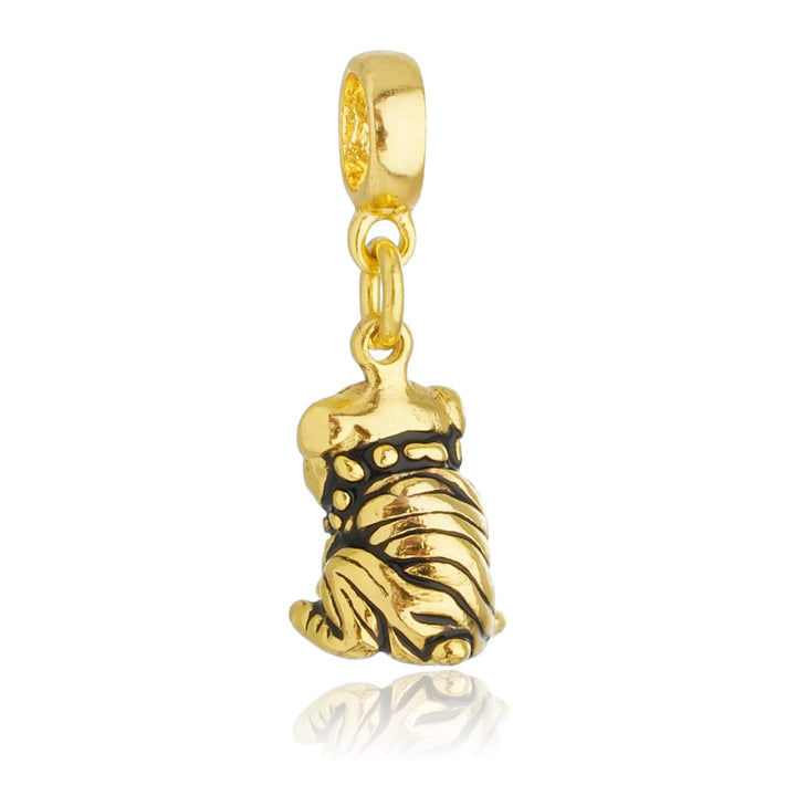 Berloque Cachorro Buldogue dourado — detalhe da peça Work Semijoias