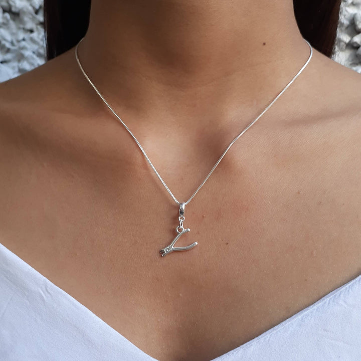 Colar Pingente Alicate Manicure Banhado a Prata 925