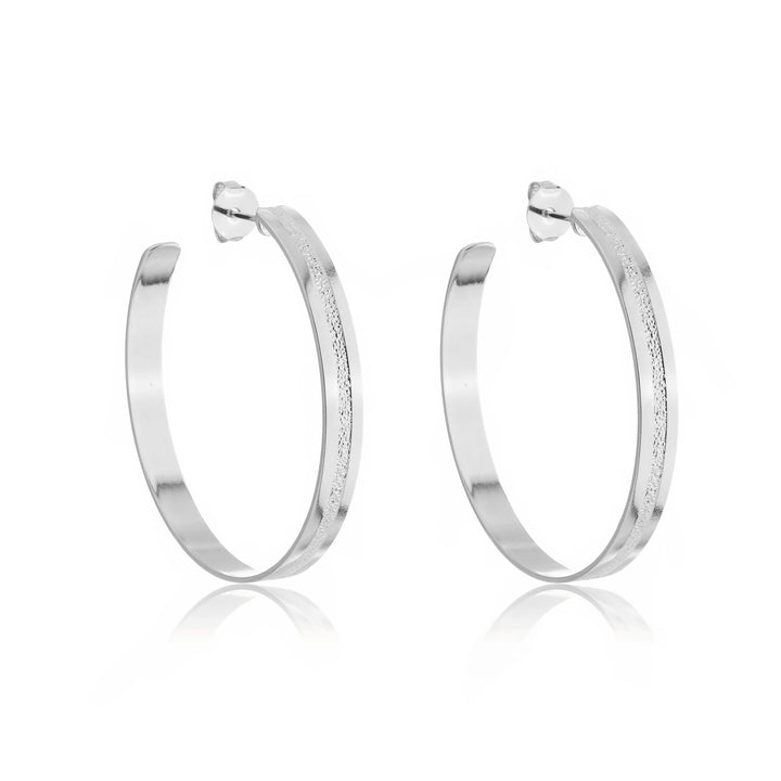 Brinco Argola com Detalhes prateado semijoia Work Semijoias