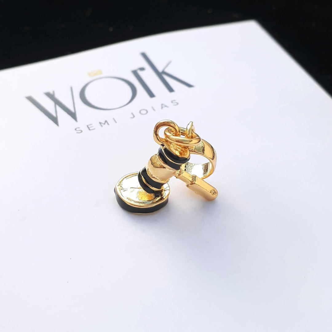 Berloque Martelo Direito Ouro 18k — vista detalhada Work Semijoias