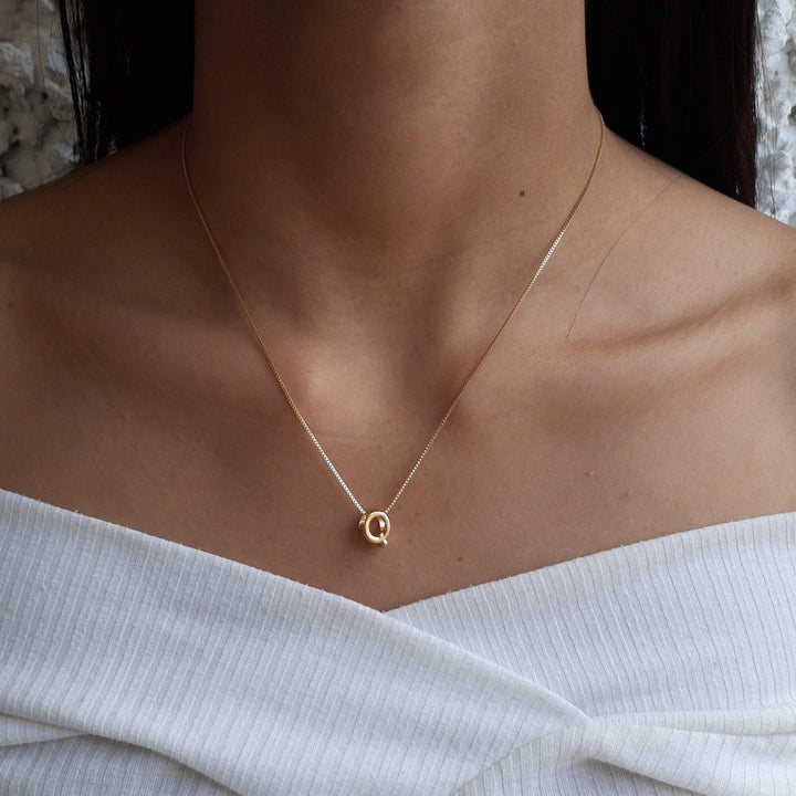 Colar Pingente Letra Q Banhado a Ouro 18k