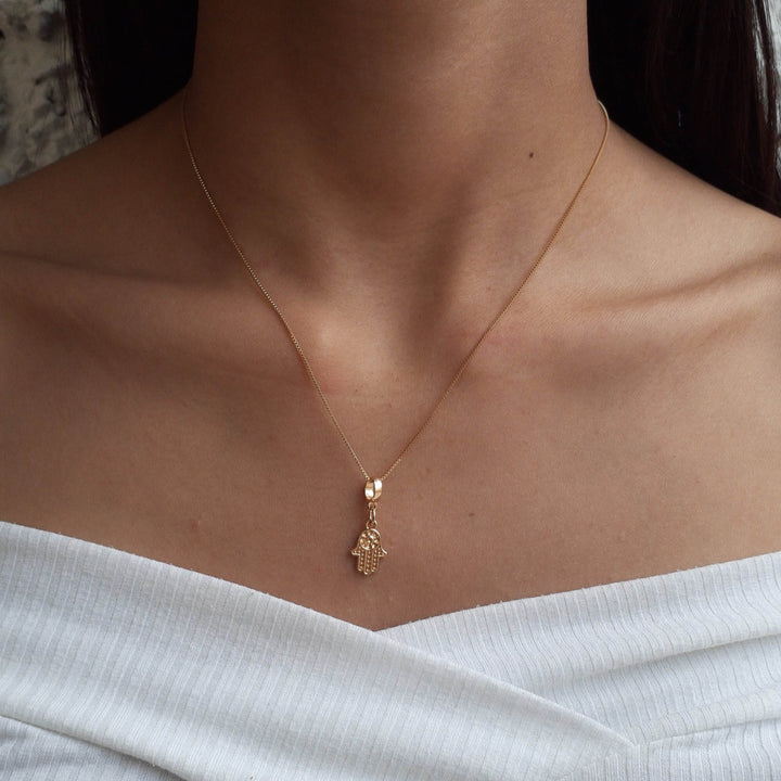 Colar Pingente Mão Hamsá Banhado a Ouro 18k