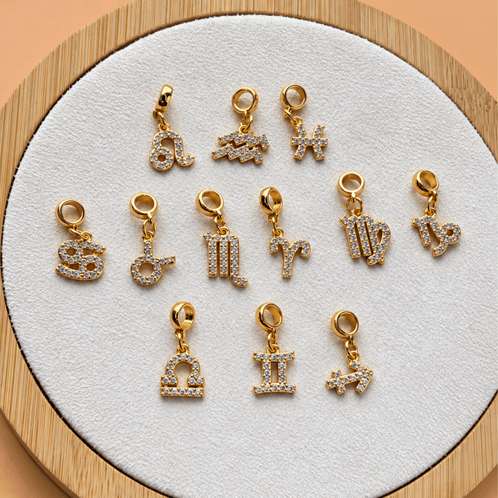 Berloques Signos Cravejados Banhado a Ouro 18k