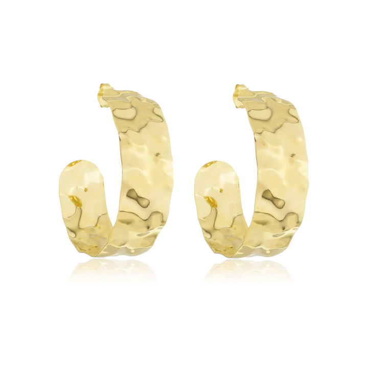 Brinco Meia Argola Martelada dourado semijoia Work Semijoias